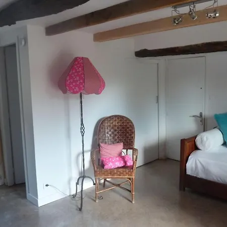 Casa de Férias Maison De Village Renovee